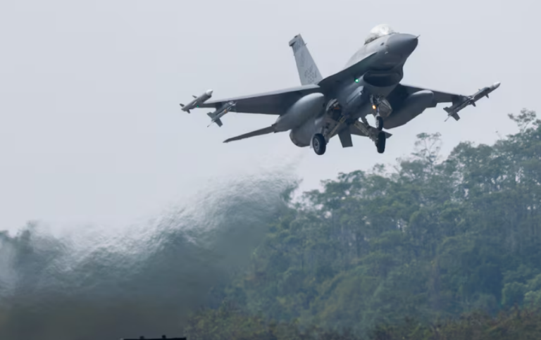 Taiwan Shows off F-16 Jets Rapid Response
