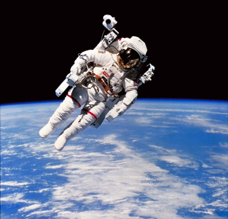 Manned Maneuvering Unit (MMU)